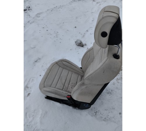 Сиденье (переднее, правое)