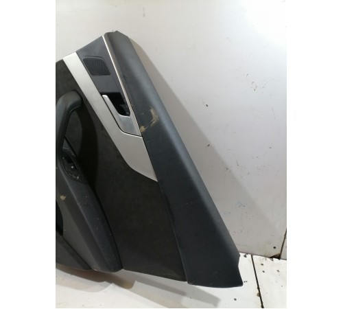 Обшивка двери задняя правая