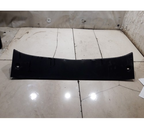 Обшивка задней панели замка багажника