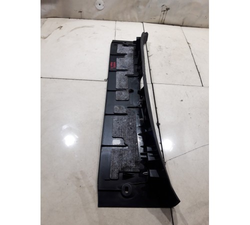 Обшивка задней панели замка багажника