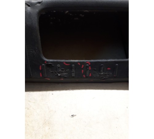 Обшивка задней панели замка багажника