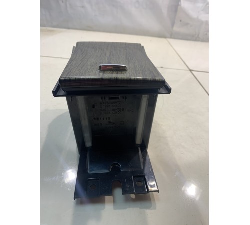 Вещевой отсек центральной консоли