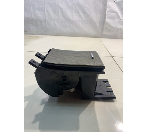 Вещевой отсек центральной консоли