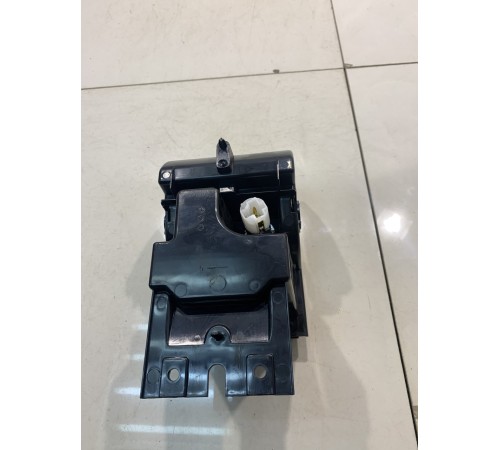 Вещевой отсек центральной консоли