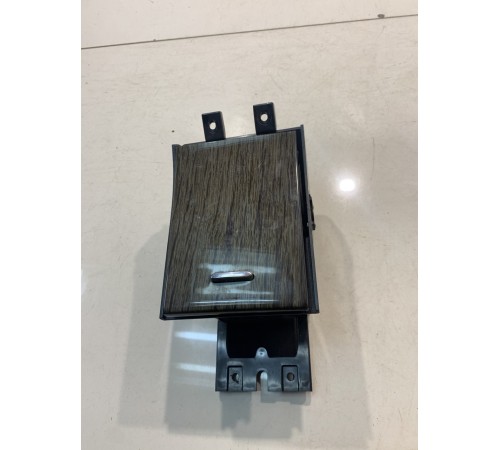 Вещевой отсек центральной консоли