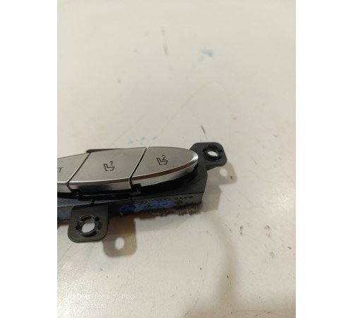 Кнопки регулировки сидений