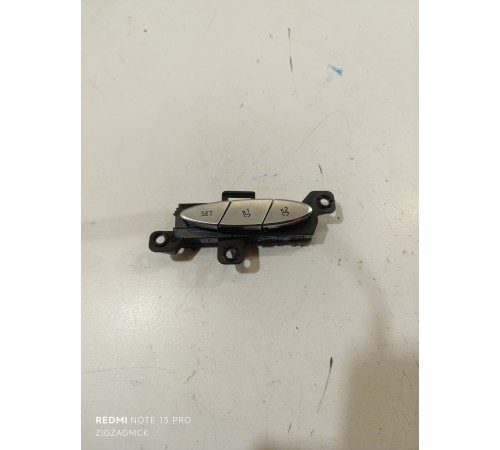 Кнопки регулировки сидений