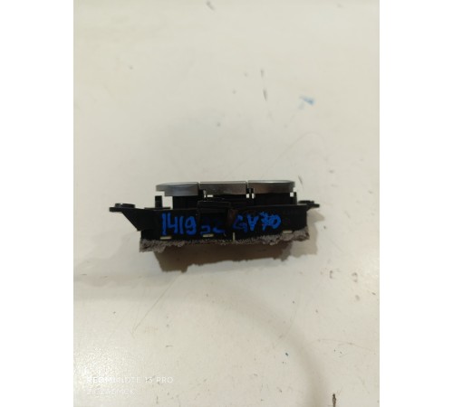 Кнопки регулировки сидений