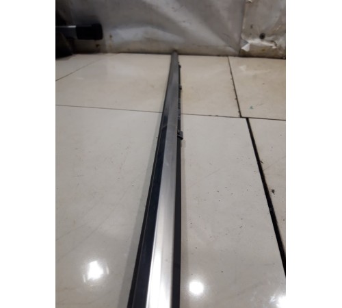 Накладка стекла (задняя, левая, внешняя)