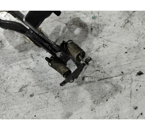 Рычаг открывания лючка бензобака и крышки багажника