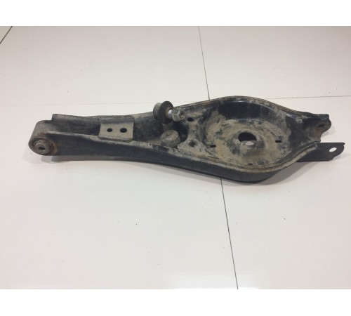 Рычаги подвески задний правый под пружину