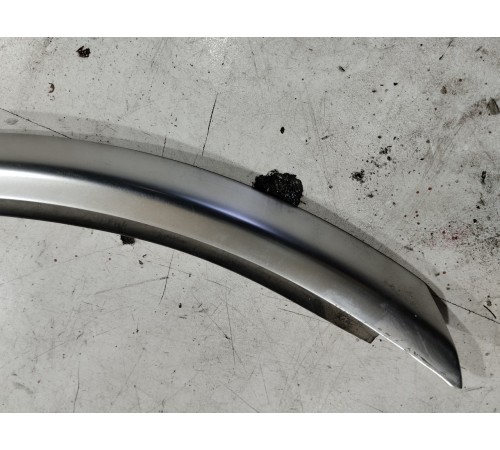 молдинг крышки багажника