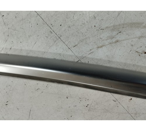 молдинг крышки багажника