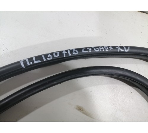 Уплотнитель двери передний левый