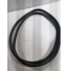 Уплотнитель двери передний левый