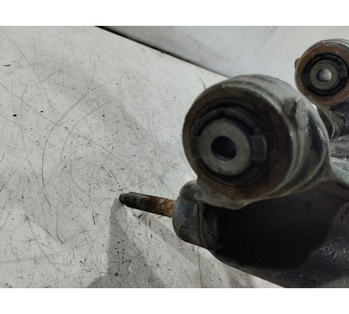 Кулак поворотный задний левый