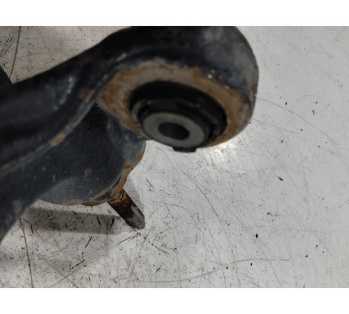 Кулак поворотный задний левый