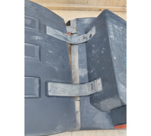 Брызговик правый