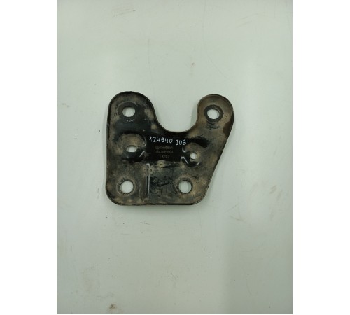 Кронштейн передней балки