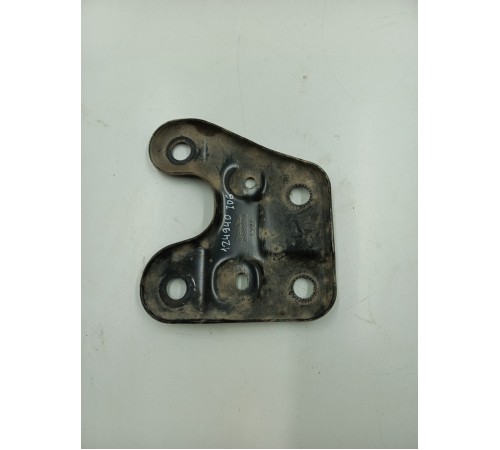 Кронштейн передней балки