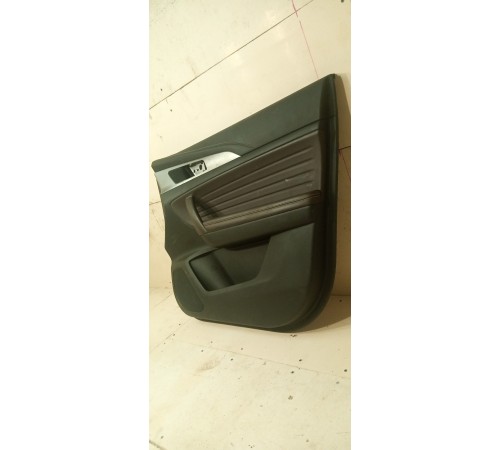 Обшивка двери передняя правая