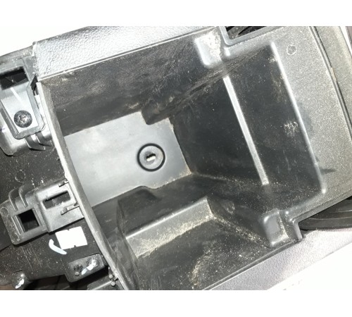 Центральная консоль с подлокотником