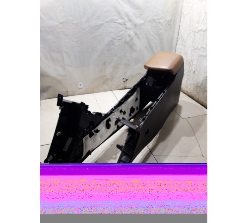 Центральная консоль с подлокотником