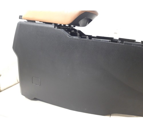 Центральная консоль с подлокотником