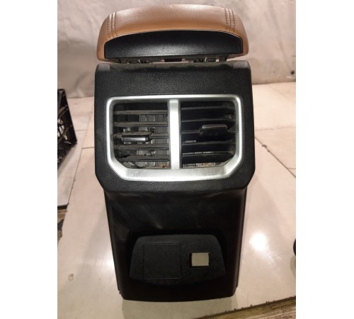 Центральная консоль с подлокотником