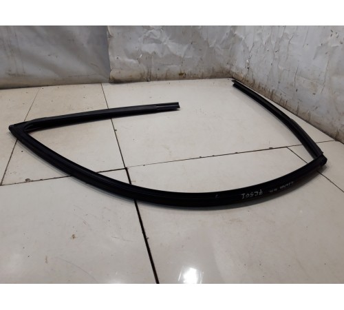 Уплотнитель стекла (передний, правый)