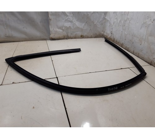 Уплотнитель стекла (передний, правый)