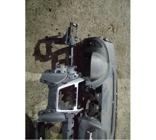 Передняя панель салона