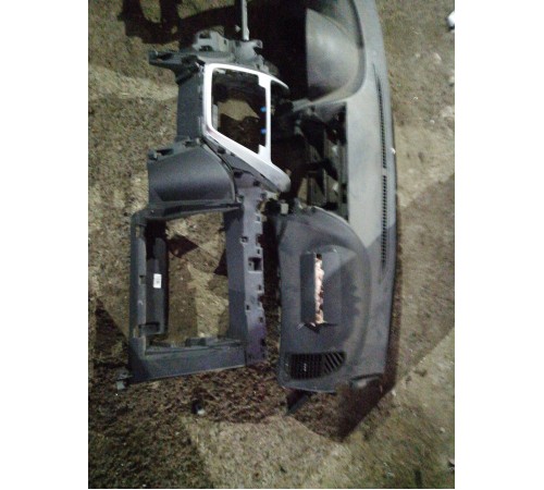 Передняя панель салона