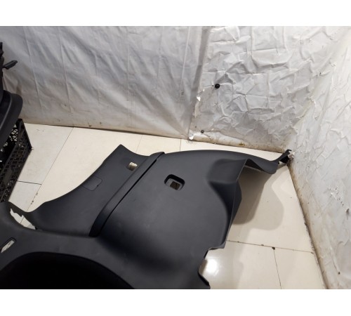 Обшивка багажника (задняя, левая)