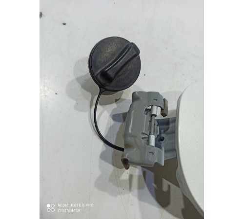 Крышка люка бензобака