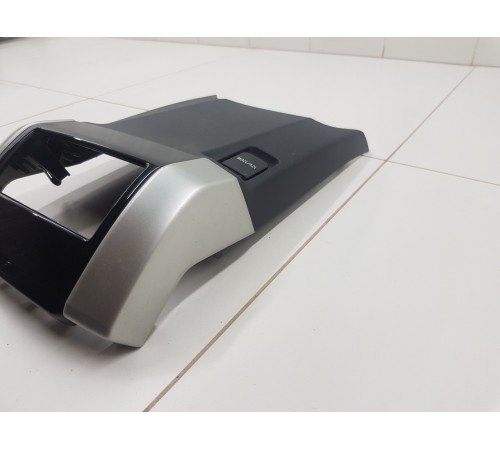 Накладка центральной консоли задняя