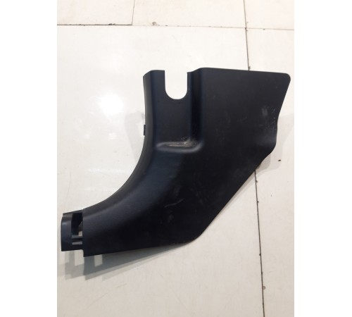 Внутренняя накладка порога (передний левый угол)