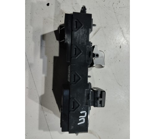 Кнопка стеклоподъемника (передняя правая)