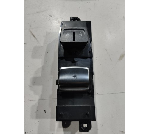 Кнопка стеклоподъемника (передняя правая)