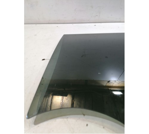 Стекло двери заднее левое