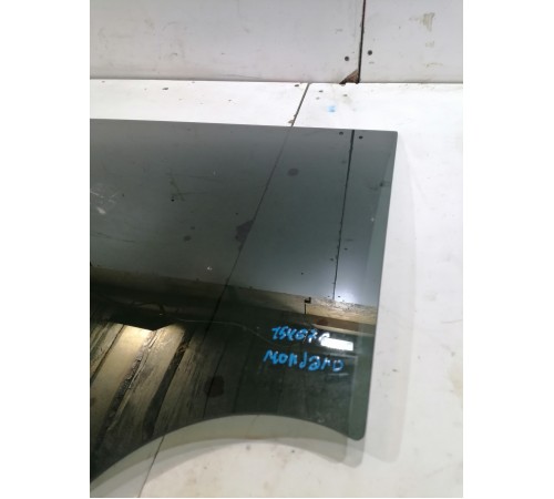 Стекло двери заднее левое