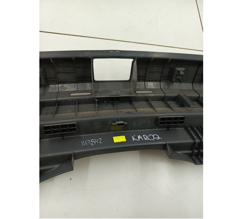 Обшивка задней панели замка багажника