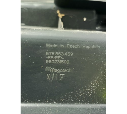 Обшивка задней панели замка багажника