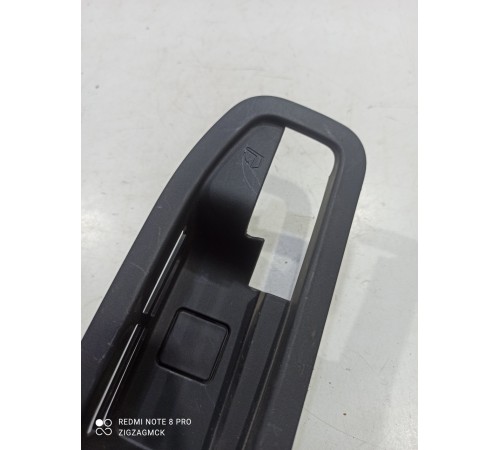 Накладка спинки заднего сиденья правая