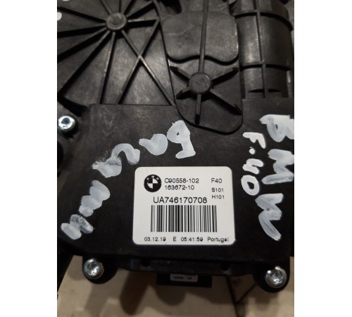 Доводчик замка крышки багажника