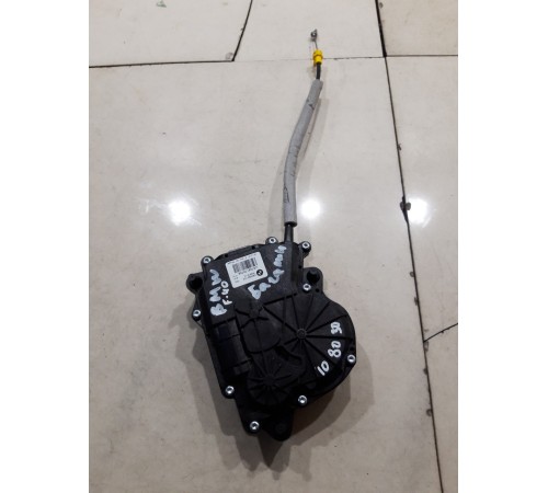 Доводчик замка крышки багажника