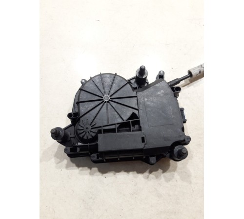 Доводчик замка крышки багажника