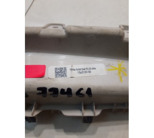 Накладка кнопки стеклоподъемника передняя правая