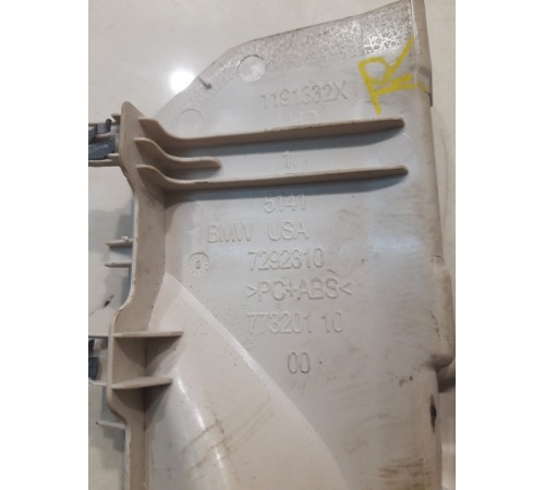 Накладка кнопки стеклоподъемника передняя правая