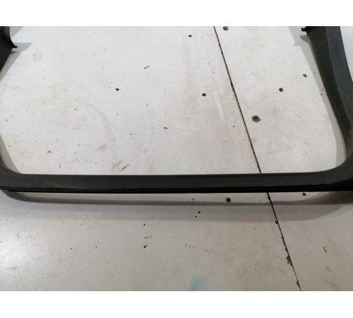 Обшивка рамки задней правой двери